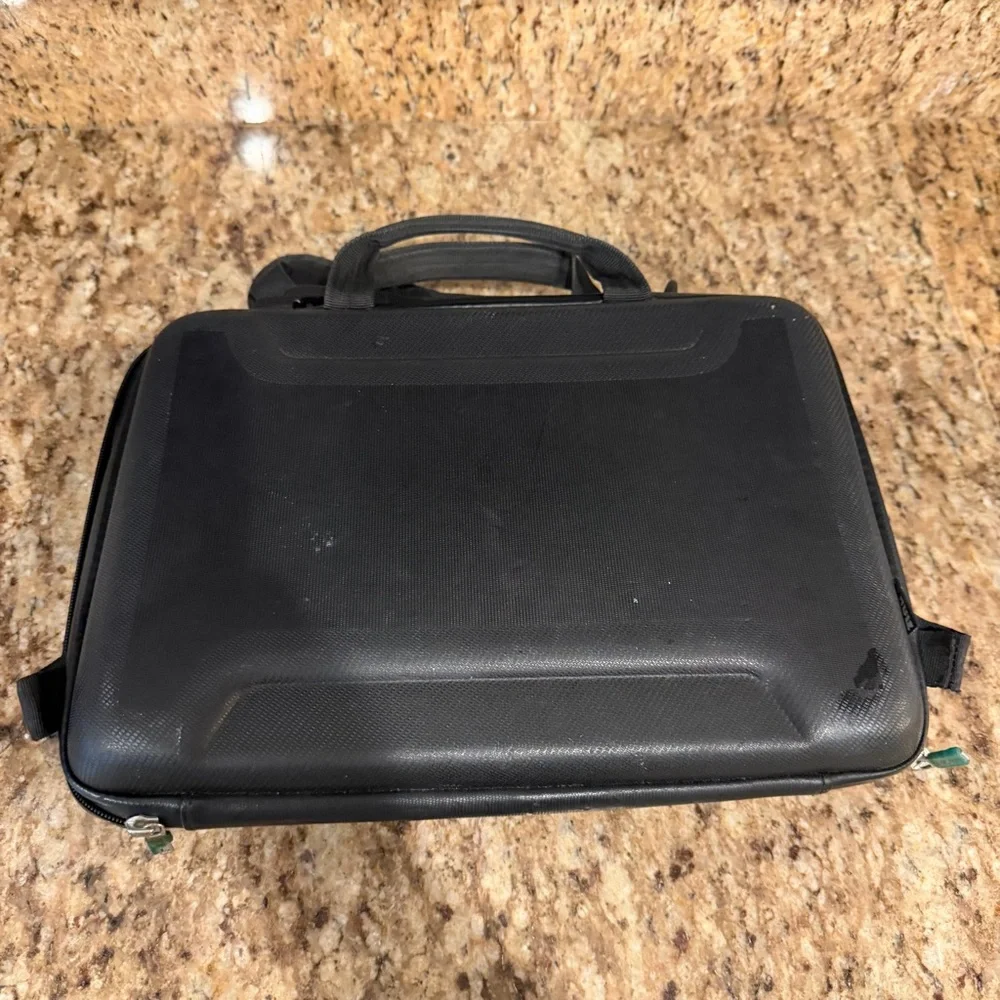 Thule Sweden MacBook Hard Small Laptop Carrying Case Bag Black Strap Travel